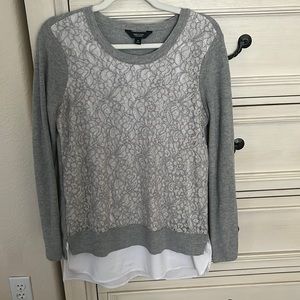 Size medium Simply Vera gray and white lace sweater EUC